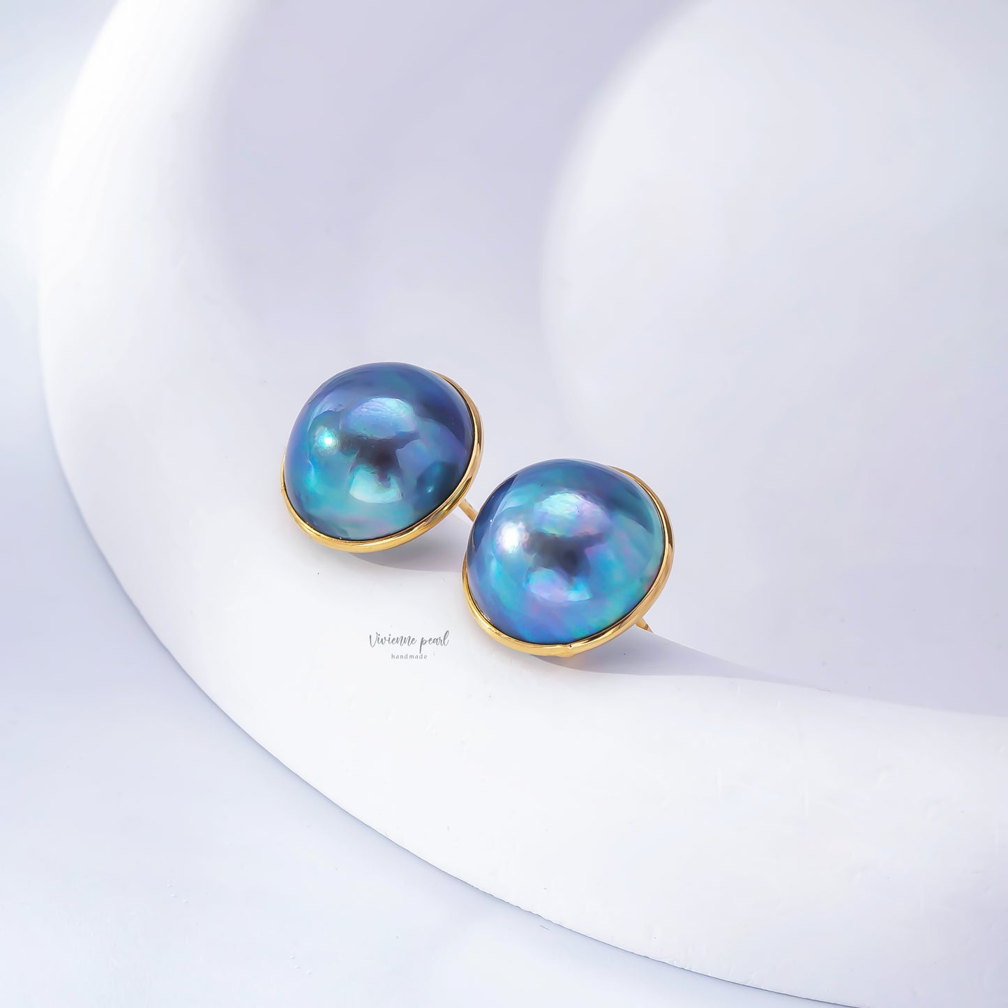 15-16 ear stub dark blue Mabey 18K gold-ES903