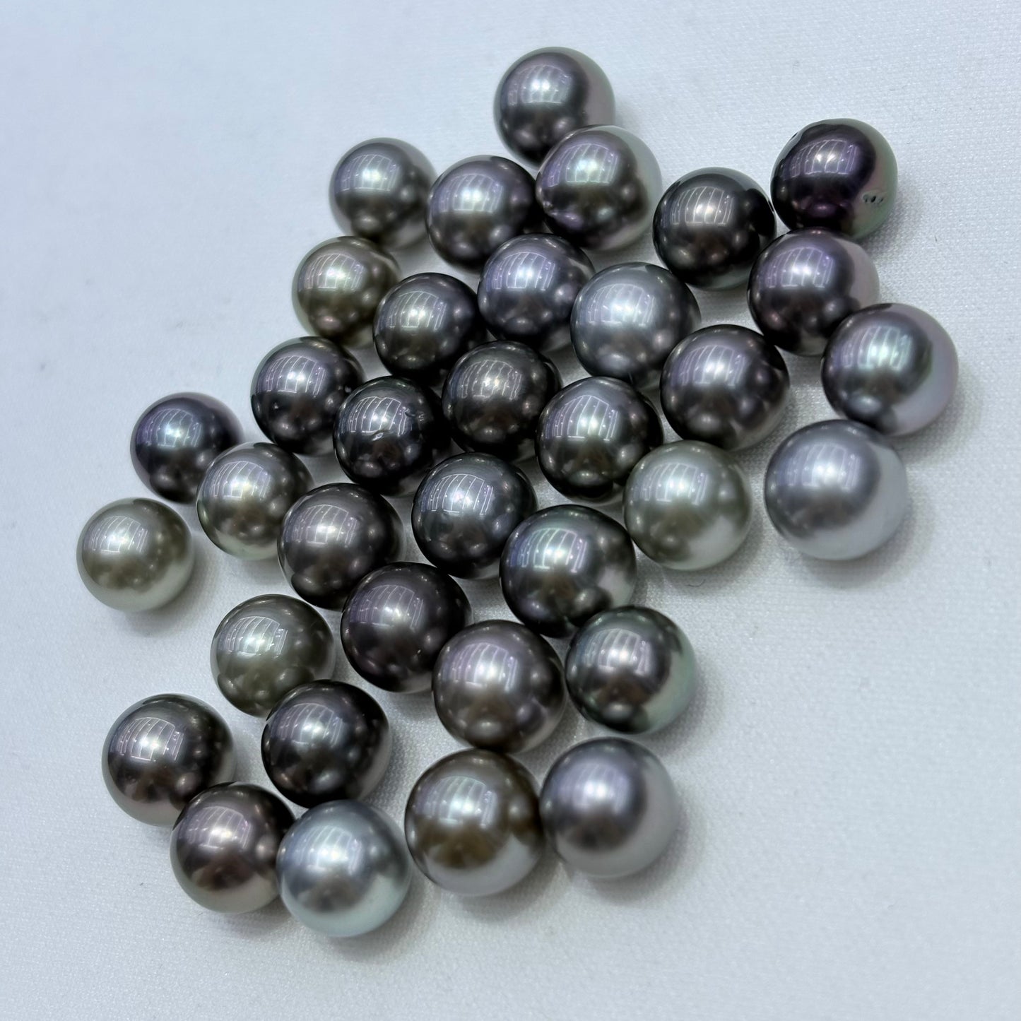 Seawater pearls Tahitian pearls