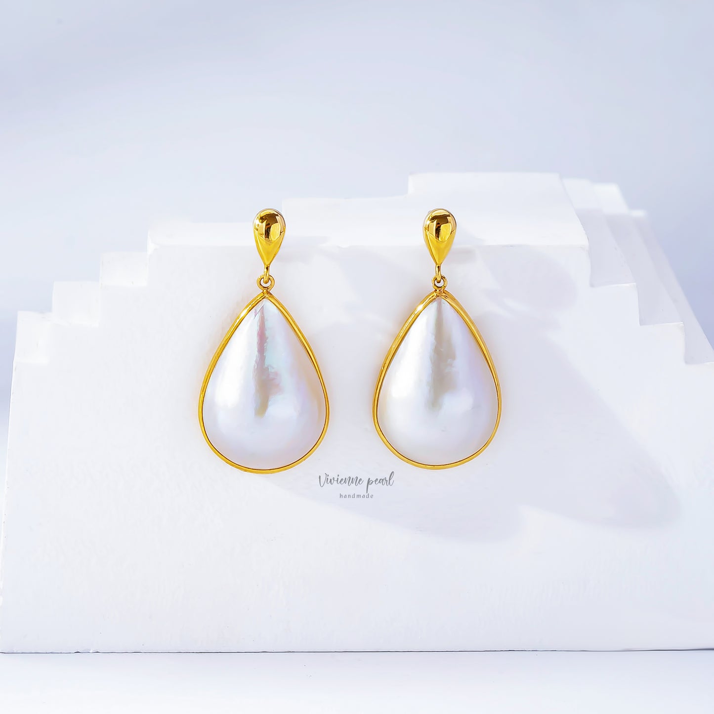 Drop shape earring white mabey 18K gold-ES906