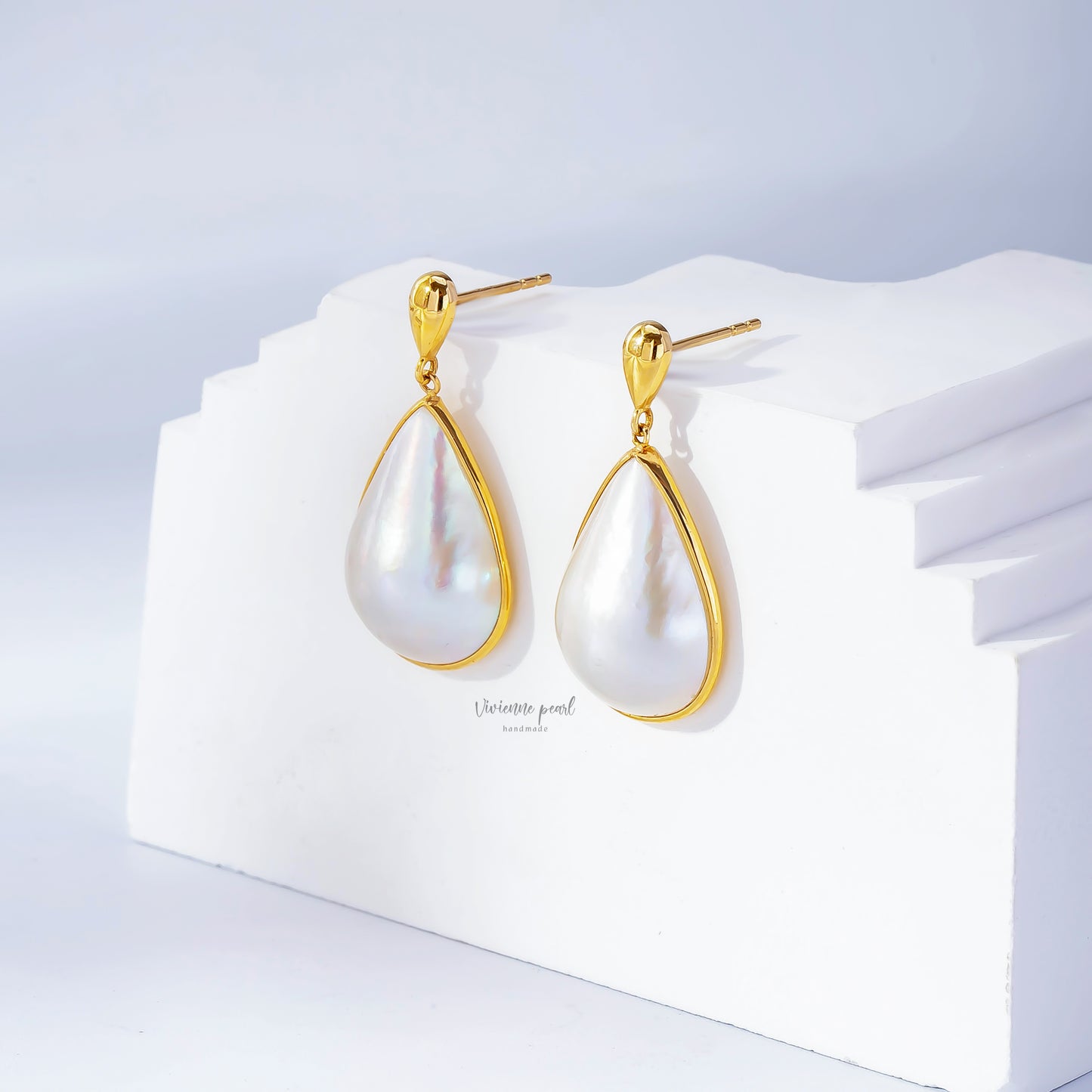 Drop shape earring white mabey 18K gold-ES906