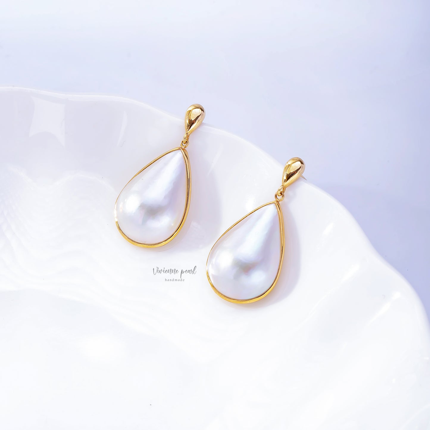 Drop shape earring white mabey 18K gold-ES906