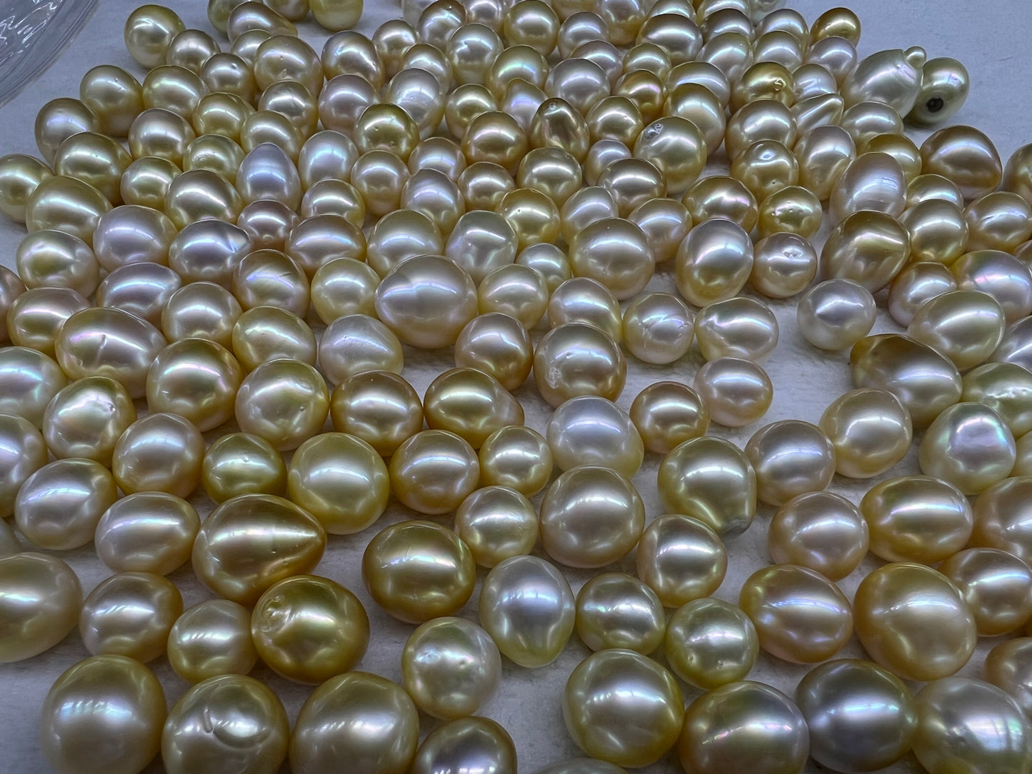 9mm-14mm A gold pearl