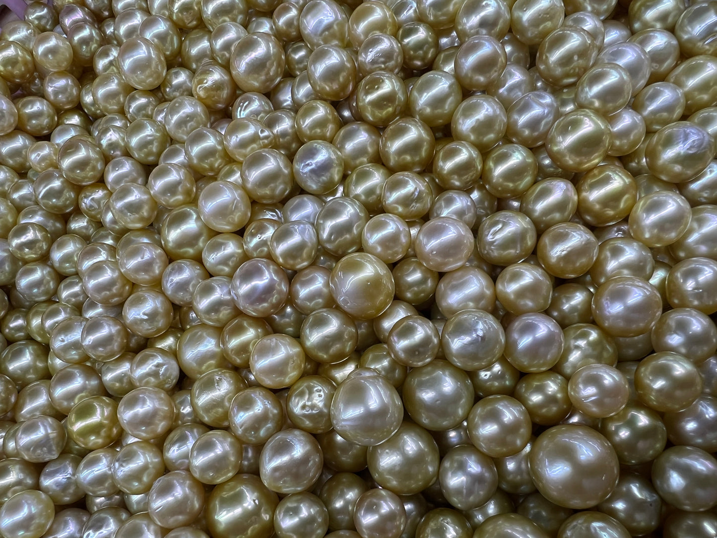 9mm-14mm A gold pearl