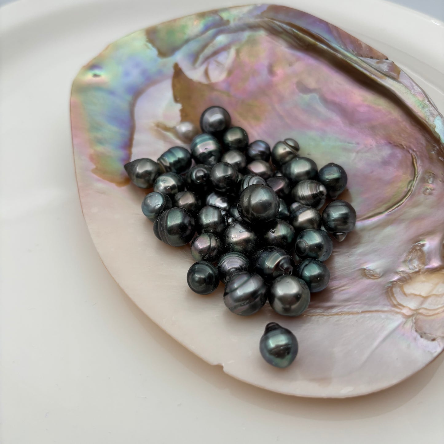 Seawater pearls Tahitian pearls