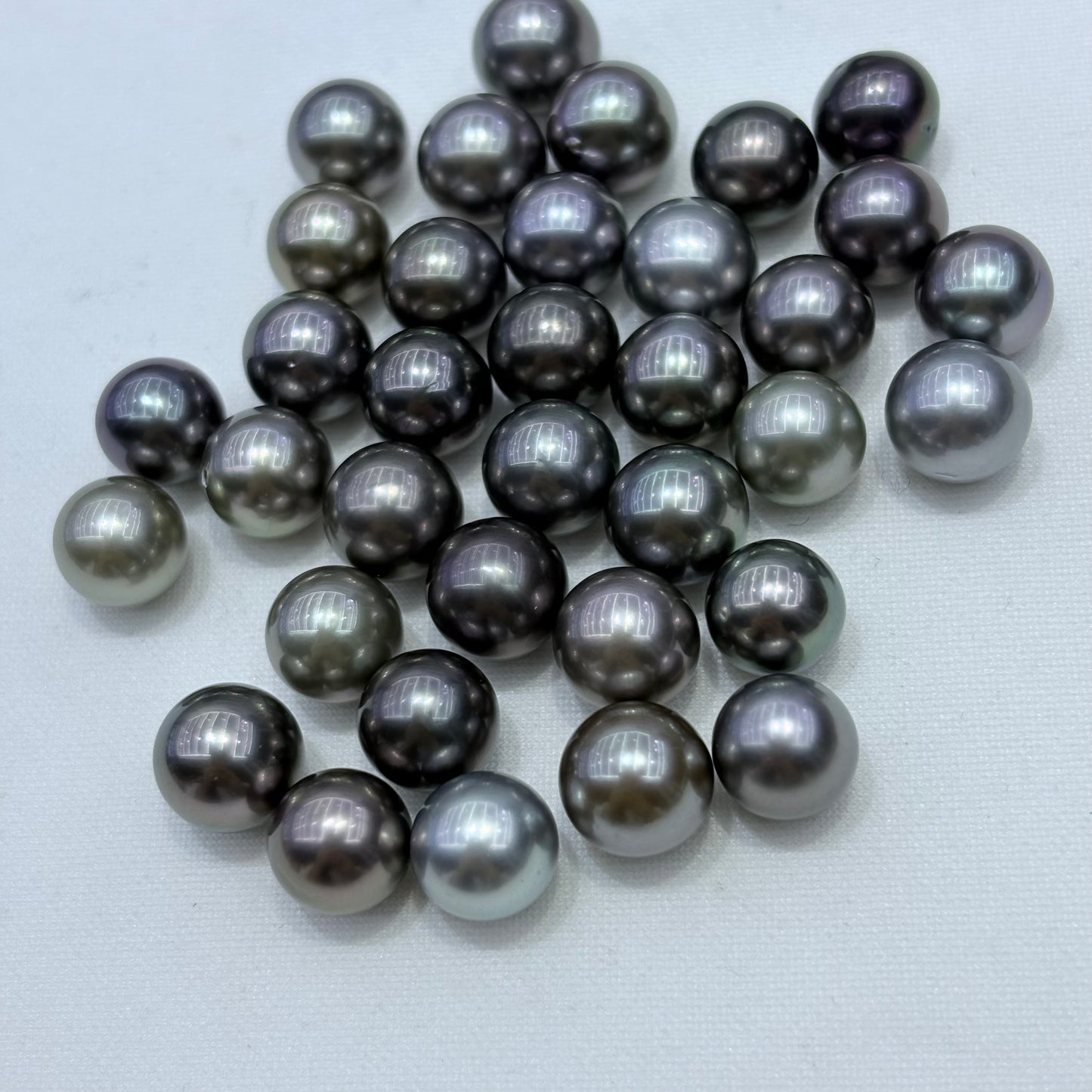 Seawater pearls Tahitian pearls
