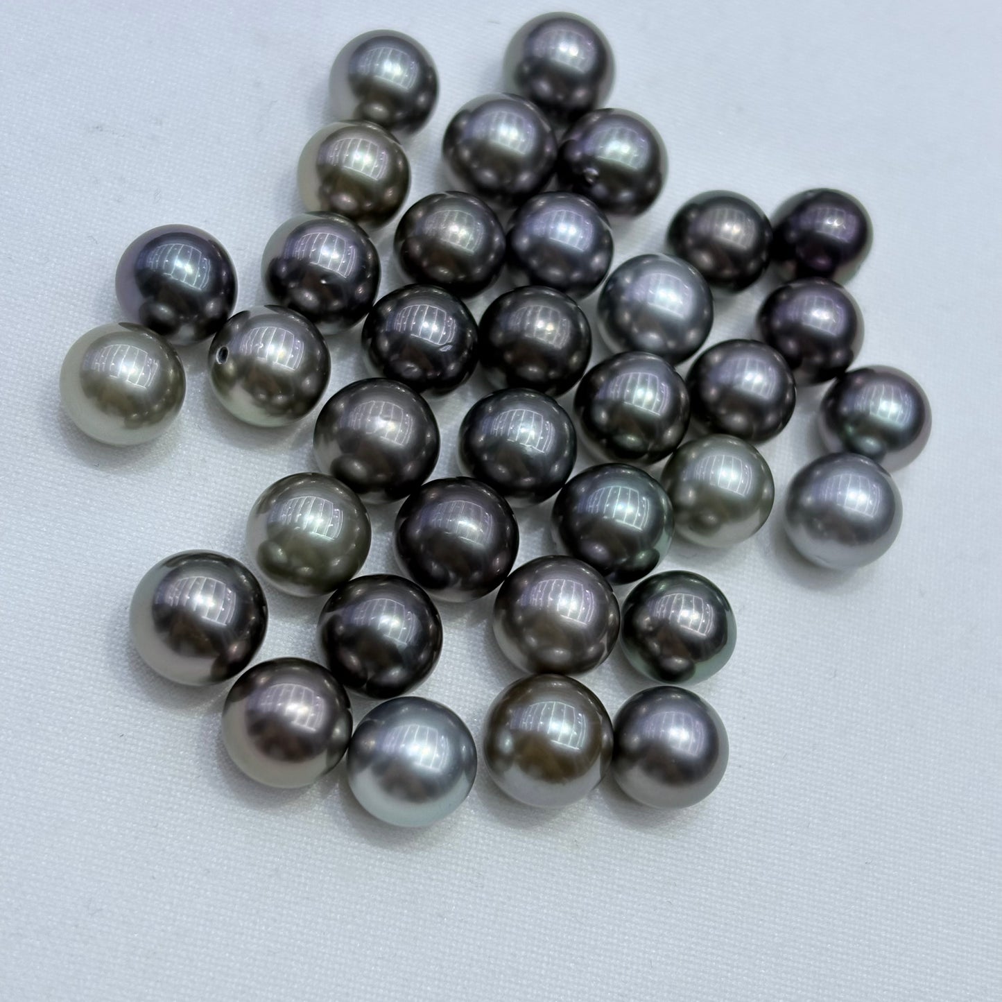 Seawater pearls Tahitian pearls