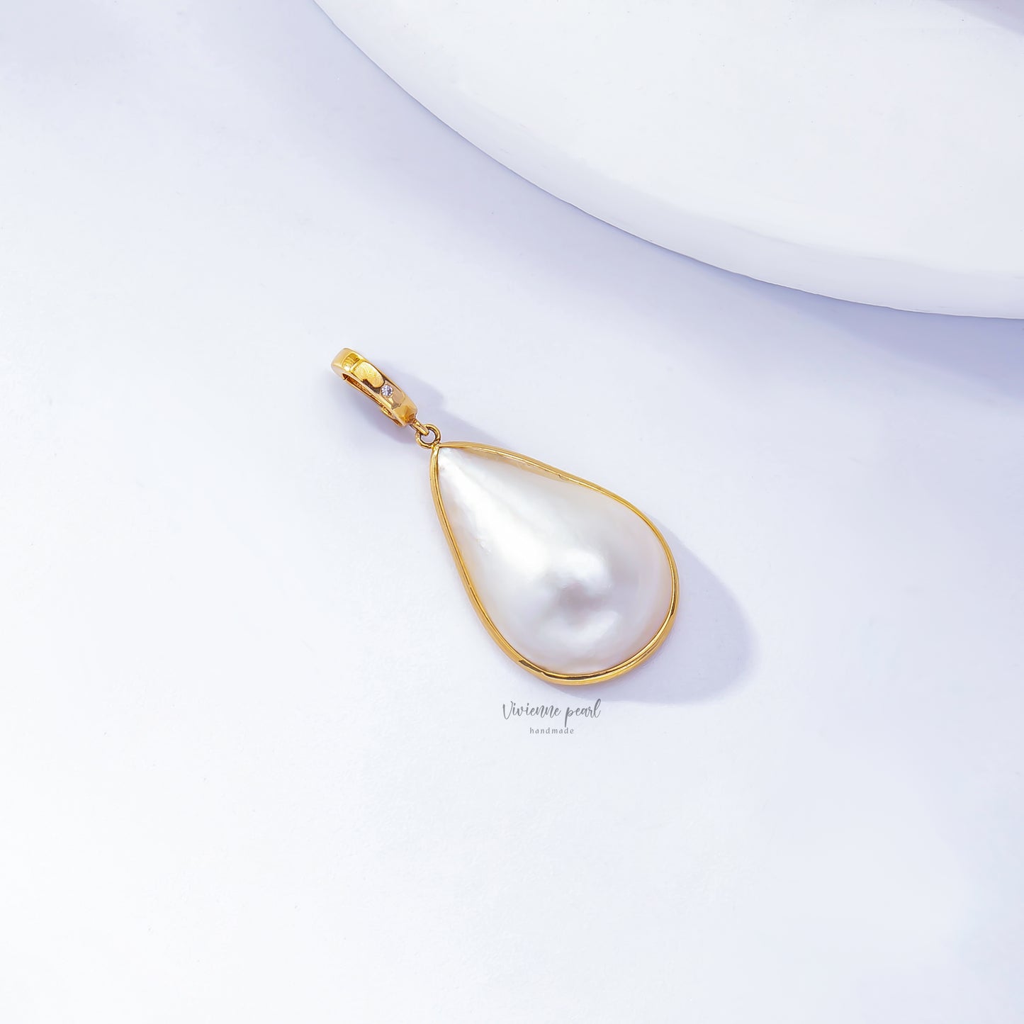 Drop shape  pendant (only) White Mabey 18K gold-PS906