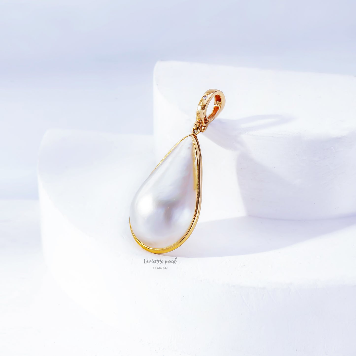 Drop shape  pendant (only) White Mabey 18K gold-PS906